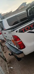 Toyota Hilux 2010 White - 5