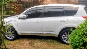 Toyota Vanguard 2010 White