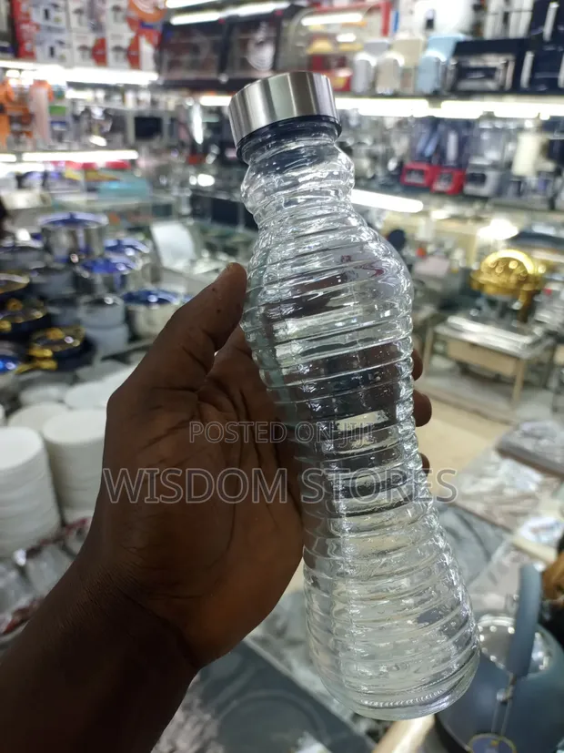 Reusable Glass Water Bottle with Metallic Screw-on Cap (500ml) - 1