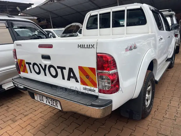 Toyota Hilux 2.5 D-4D Double Cab 2008 White - 1