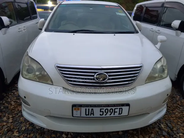 Toyota Harrier 3.0 V6 2005 White - 1